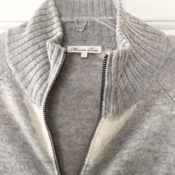100% Cashmere Minnie Rose zip up sweater/jacket . Like new condition - Picture 2 of 10